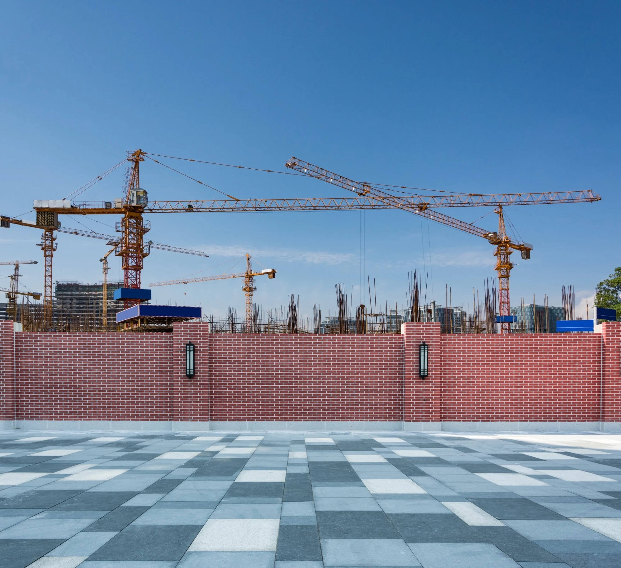 Construction work fronts and tower cranes